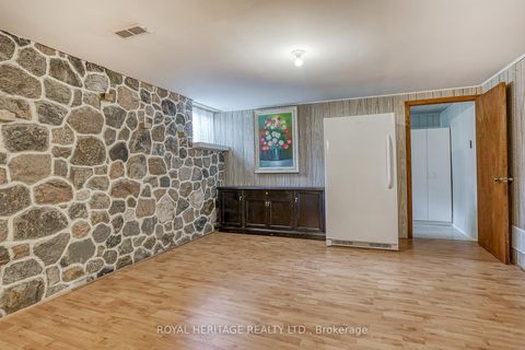 Photo 25 at 31 Purpledusk Trail, Morningside, Toronto