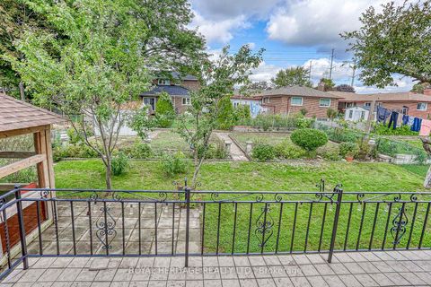 Photo 29 at 31 Purpledusk Trail, Morningside, Toronto