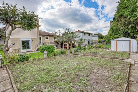 Photo 31 at 31 Purpledusk Trail, Morningside, Toronto