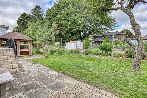 Photo 32 at 31 Purpledusk Trail, Morningside, Toronto