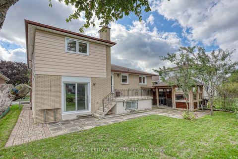 Photo 33 at 31 Purpledusk Trail, Morningside, Toronto