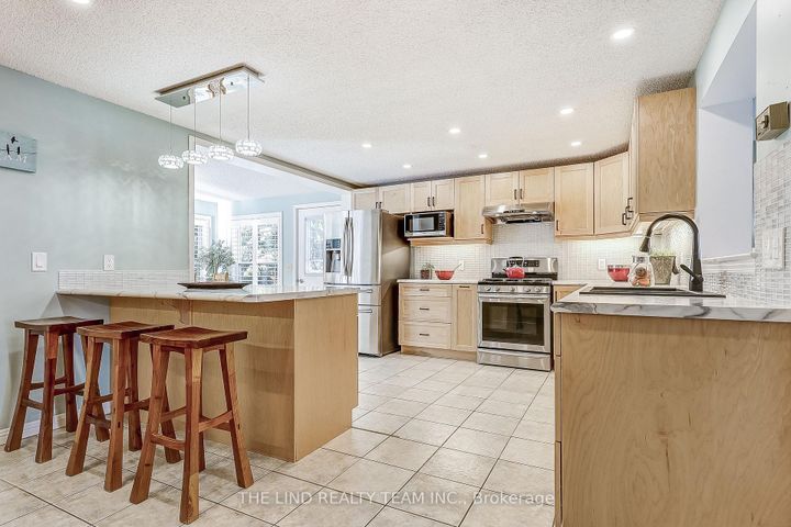 Photo 7 at 272 Jeff Smith Court, College Manor, Newmarket