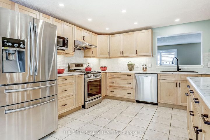 Photo 14 at 272 Jeff Smith Court, College Manor, Newmarket