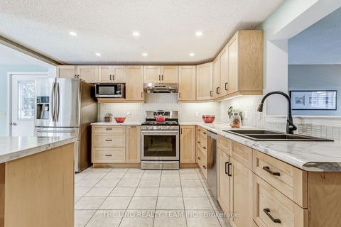 Photo 9 at 272 Jeff Smith Court, College Manor, Newmarket