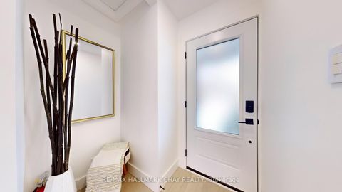 Photo 3 at 3 Davidson Road, Aurora Highlands, Aurora