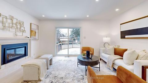 Photo 5 at 3 Davidson Road, Aurora Highlands, Aurora