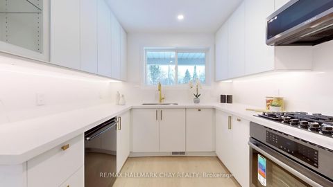 Photo 8 at 3 Davidson Road, Aurora Highlands, Aurora