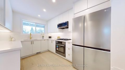 Photo 9 at 3 Davidson Road, Aurora Highlands, Aurora