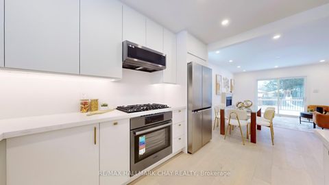 Photo 10 at 3 Davidson Road, Aurora Highlands, Aurora