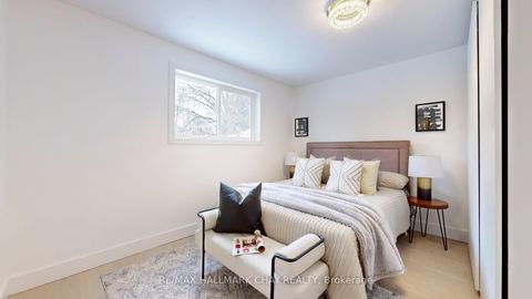 Photo 11 at 3 Davidson Road, Aurora Highlands, Aurora