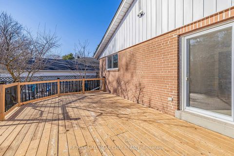 Photo 27 at 3 Davidson Road, Aurora Highlands, Aurora