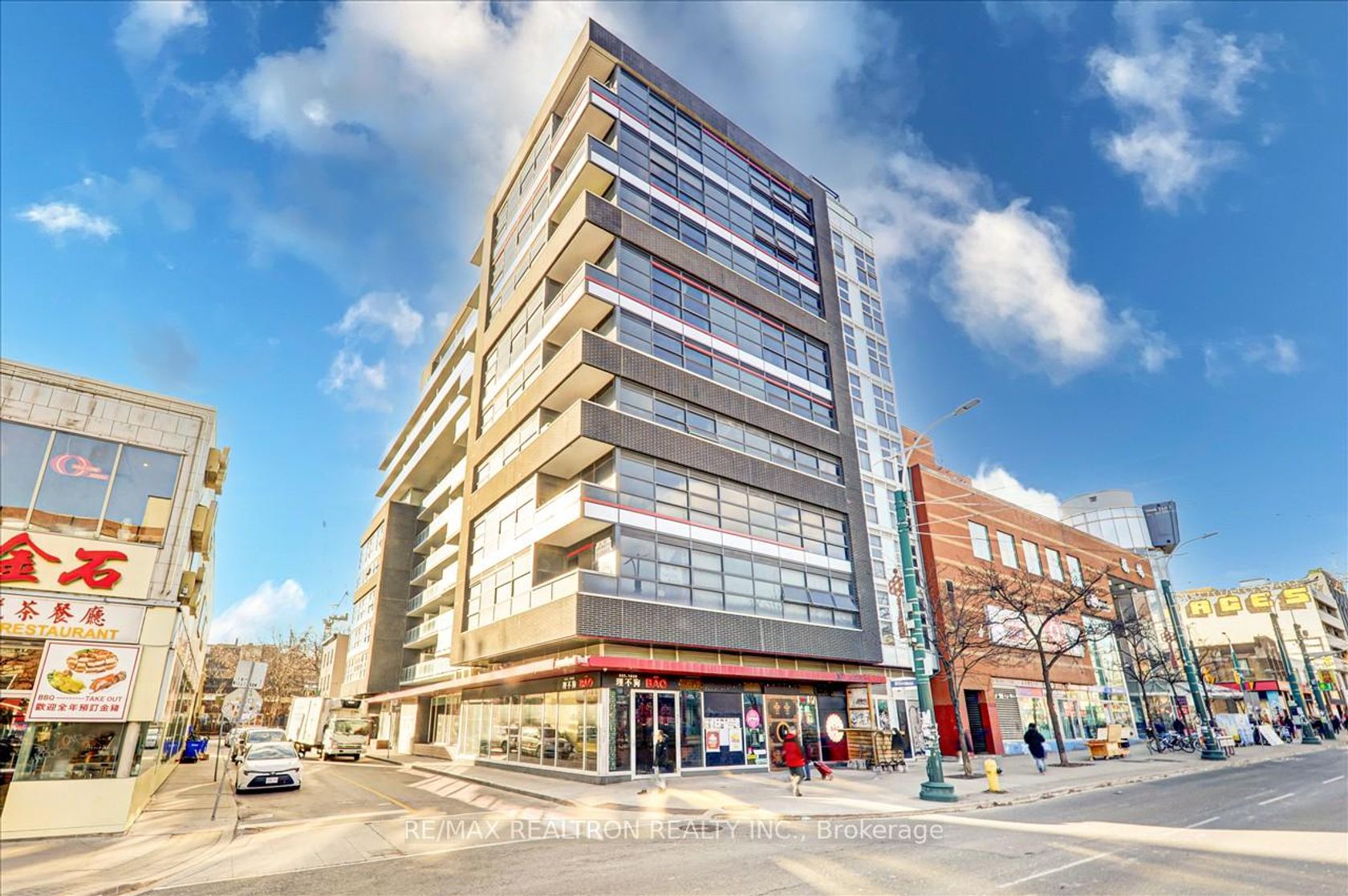 803 - 10 Willison Square, Chinatown, Toronto 