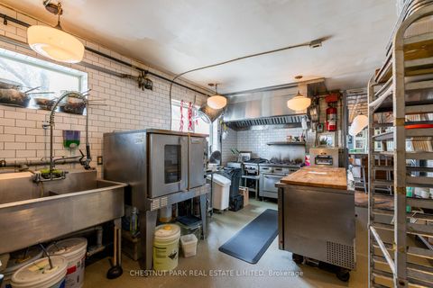 Photo 6 at 923 Dundas Street W, Bellwoods, Toronto