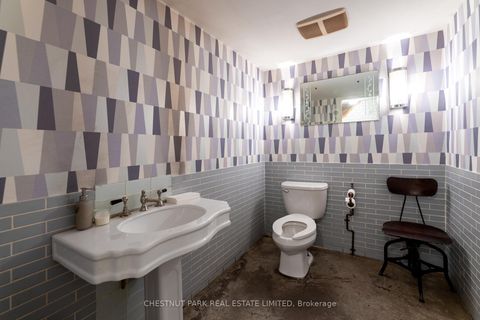 Photo 10 at 923 Dundas Street W, Bellwoods, Toronto