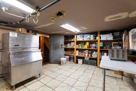 Photo 11 at 923 Dundas Street W, Bellwoods, Toronto