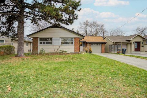 Photo 2 at 26 ELVASTON Drive, Victoria Village, Toronto