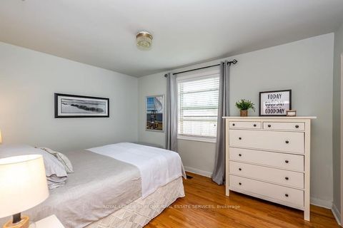 Photo 9 at 541 Sandmere Place, WO West, Oakville