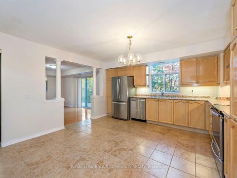 Photo 2 at 202 - 2506 Rutherford Road, Maple, Vaughan