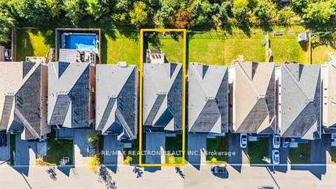 Photo 2 at 53 Gallant Place, Vellore Village, Vaughan