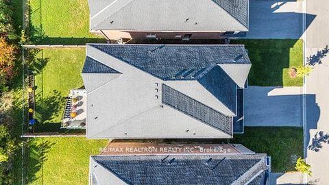 Photo 4 at 53 Gallant Place, Vellore Village, Vaughan