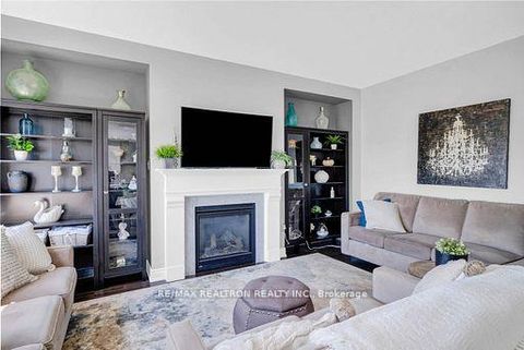 Photo 17 at 53 Gallant Place, Vellore Village, Vaughan