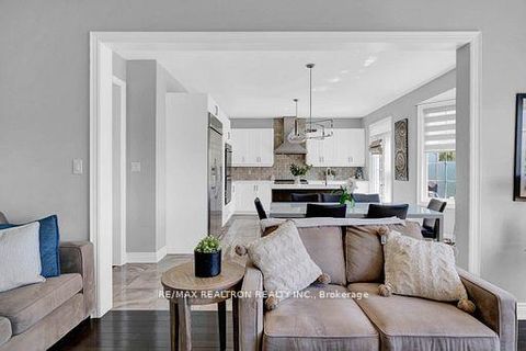 Photo 18 at 53 Gallant Place, Vellore Village, Vaughan