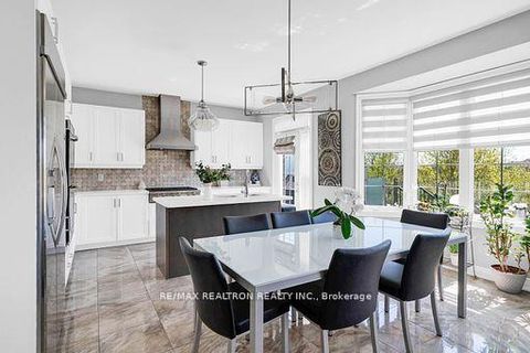 Photo 19 at 53 Gallant Place, Vellore Village, Vaughan