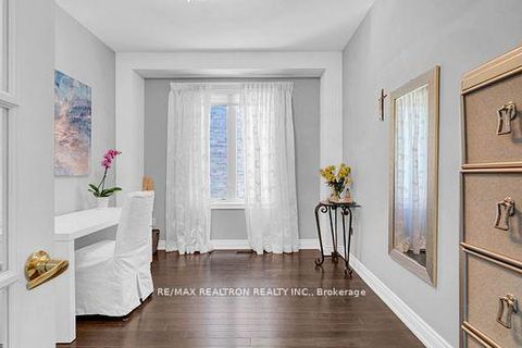 Photo 23 at 53 Gallant Place, Vellore Village, Vaughan