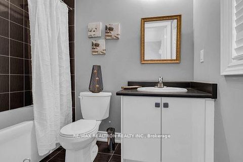 Photo 44 at 53 Gallant Place, Vellore Village, Vaughan