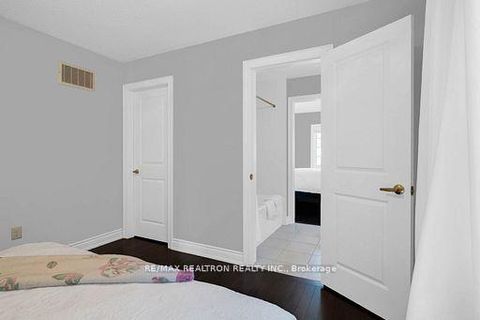 Photo 46 at 53 Gallant Place, Vellore Village, Vaughan