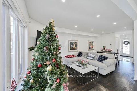 Photo 13 at 190 Deepsprings Crescent, Vellore Village, Vaughan