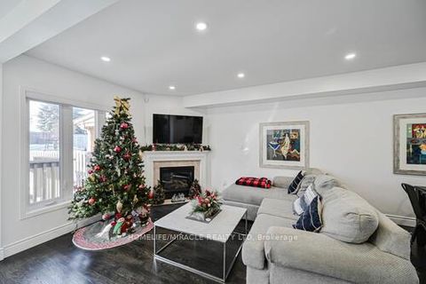 Photo 14 at 190 Deepsprings Crescent, Vellore Village, Vaughan