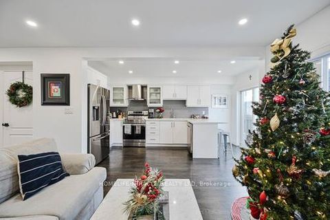 Photo 15 at 190 Deepsprings Crescent, Vellore Village, Vaughan