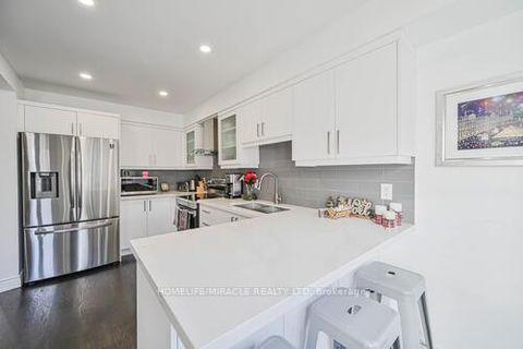 Photo 17 at 190 Deepsprings Crescent, Vellore Village, Vaughan