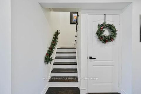 Photo 21 at 190 Deepsprings Crescent, Vellore Village, Vaughan