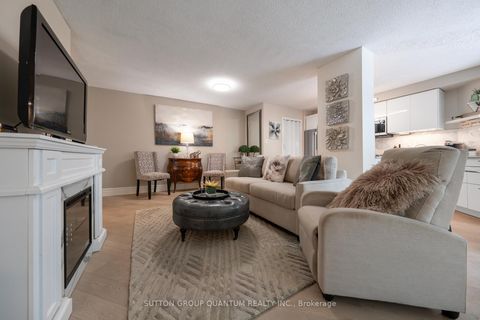 Photo 4 at 814 - 10 Queens Quay W, Waterfront Communities C1, Toronto