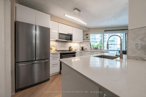 Photo 8 at 814 - 10 Queens Quay W, Waterfront Communities C1, Toronto