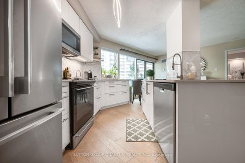 Photo 9 at 814 - 10 Queens Quay W, Waterfront Communities C1, Toronto