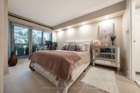 Photo 13 at 814 - 10 Queens Quay W, Waterfront Communities C1, Toronto