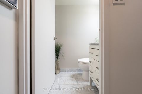 Photo 18 at 814 - 10 Queens Quay W, Waterfront Communities C1, Toronto