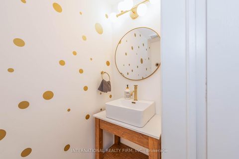 Photo 8 at 99 Huguenot Road, GO Glenorchy, Oakville