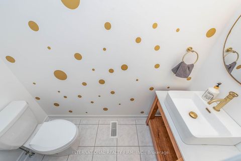 Photo 9 at 99 Huguenot Road, GO Glenorchy, Oakville