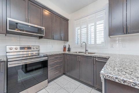 Photo 12 at 99 Huguenot Road, GO Glenorchy, Oakville