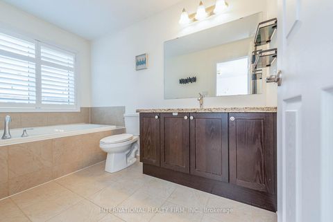 Photo 16 at 99 Huguenot Road, GO Glenorchy, Oakville