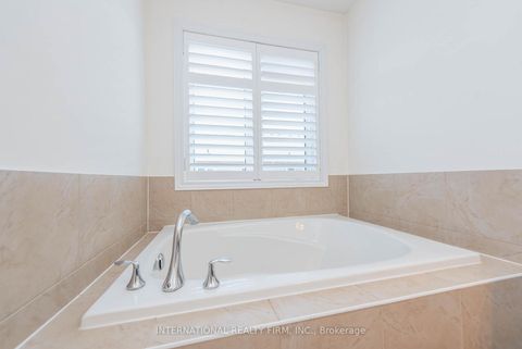 Photo 18 at 99 Huguenot Road, GO Glenorchy, Oakville