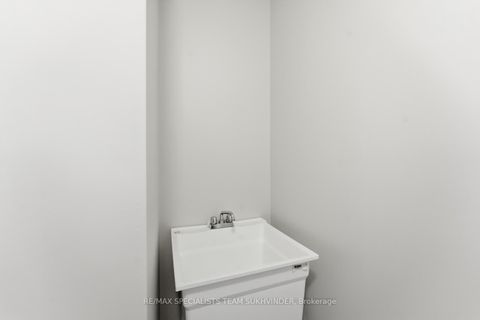 Photo 31 at 8 Tarmola Park Court, Humber Summit, Toronto