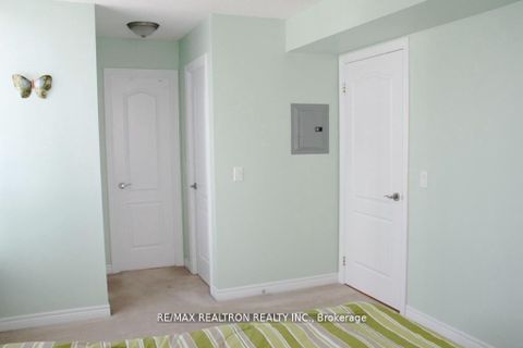 Photo 13 at 309 - 60 Disera Drive, Beverley Glen, Vaughan