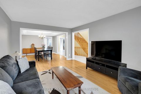 Photo 8 at 24 Timber Valley Avenue, Oak Ridges, Richmond Hill