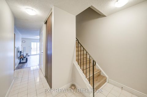 Photo 2 at 12 Sadlee Cove Crescent, Milliken, Toronto