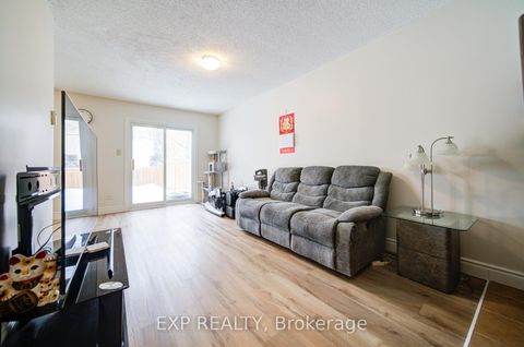 Photo 4 at 12 Sadlee Cove Crescent, Milliken, Toronto
